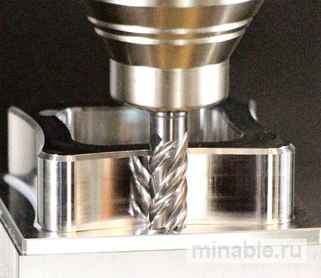 Конструкция концевой фрезы позволяет одновременно фрезеровать и полировать