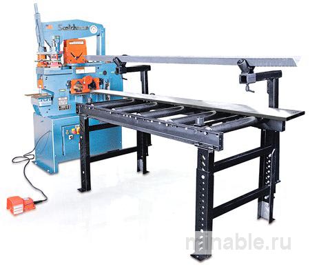 Металлообрабатывающий станок с трехпозиционной револьверной головкой