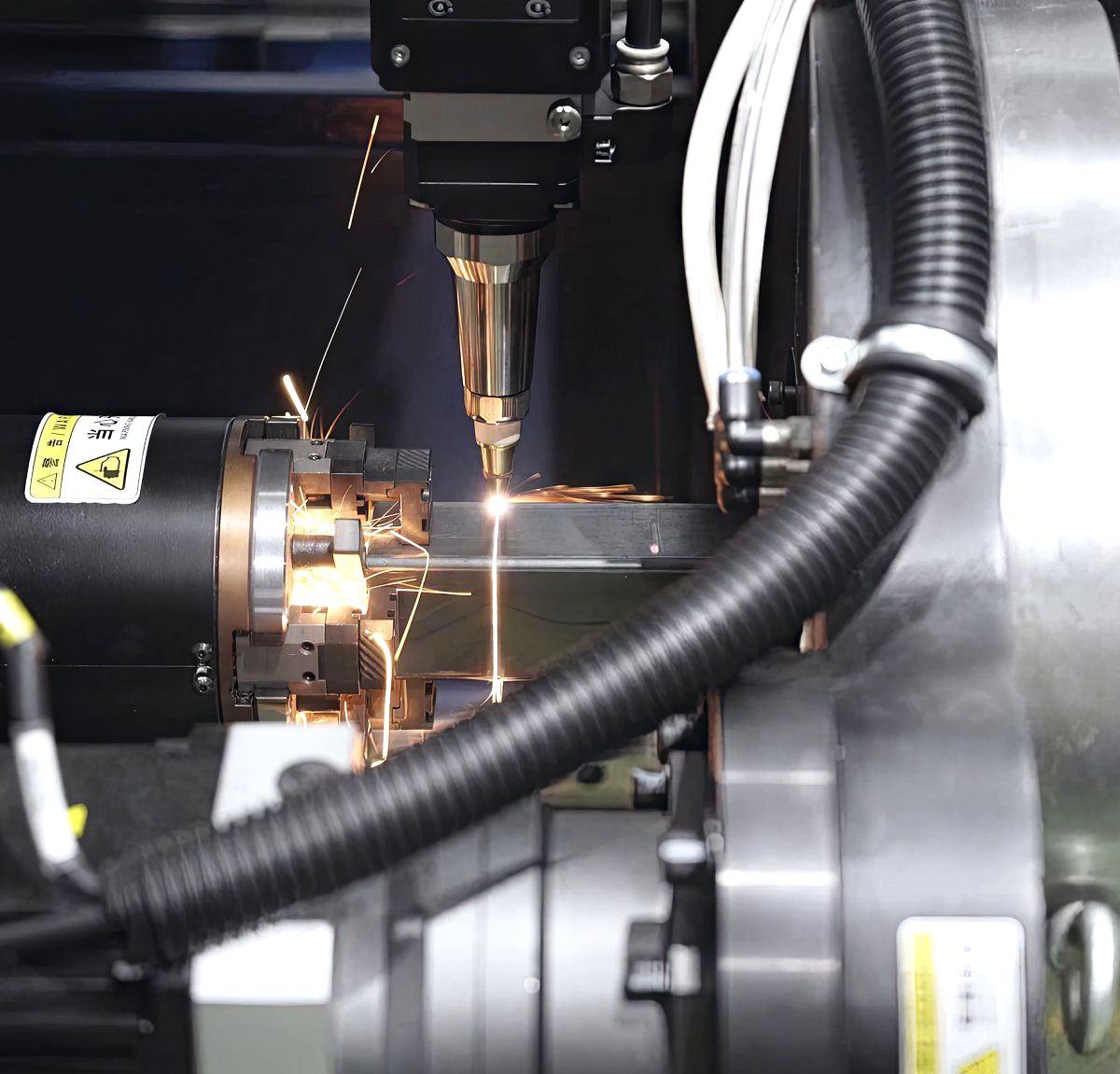 Серия F1 — самый быстрый станок в линейке HL, предназначенный для лазерной резки труб