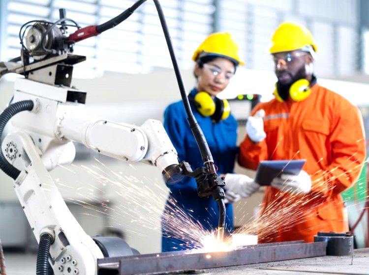 ПРОМЫШЛЕННОСТЬ ВЫСОКИХ ТЕХНОЛОГИЙ В РОССИИ: КАК МАШИНЫ ПРОИЗВОДЯТ МАШИНЫ