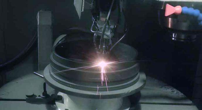 Лазерный удар: новая технология укрепления авиационных деталей от доцента МАИ