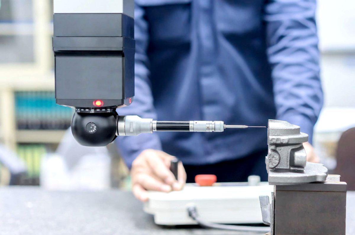 Гид по выбору метрологического инструмента: КИМ или портативные решения