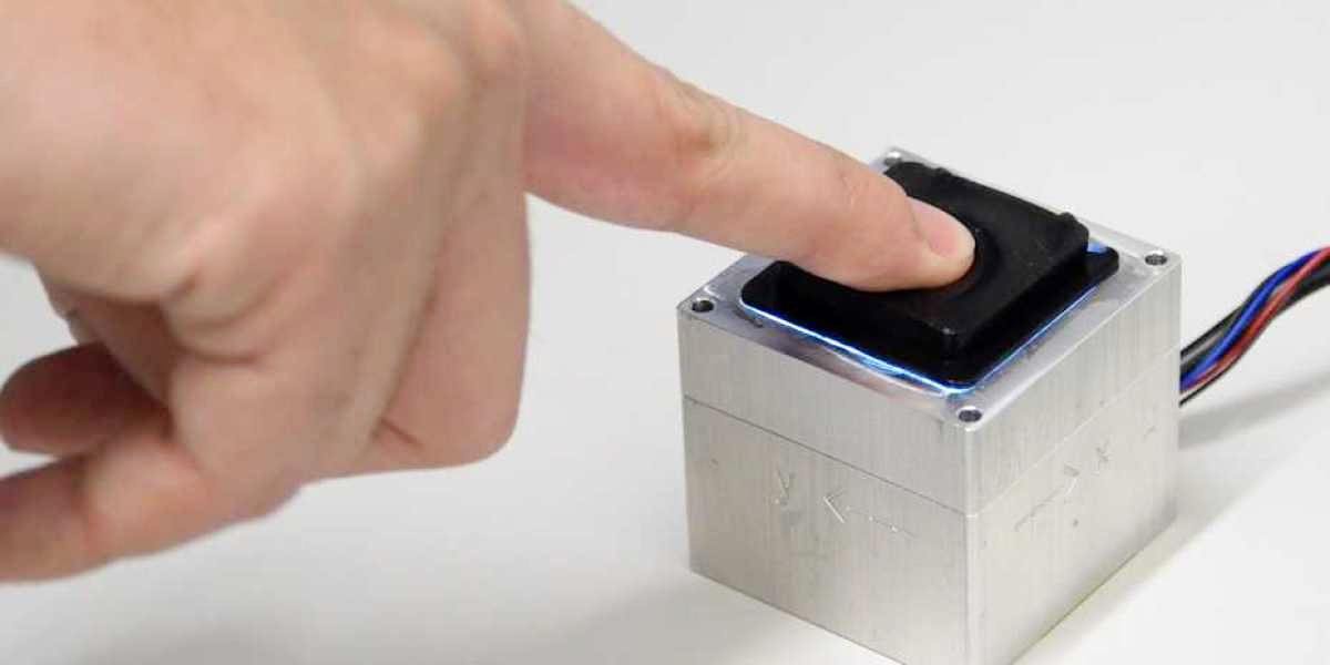 Сенсорная кожа позволит роботу регулировать силу захвата